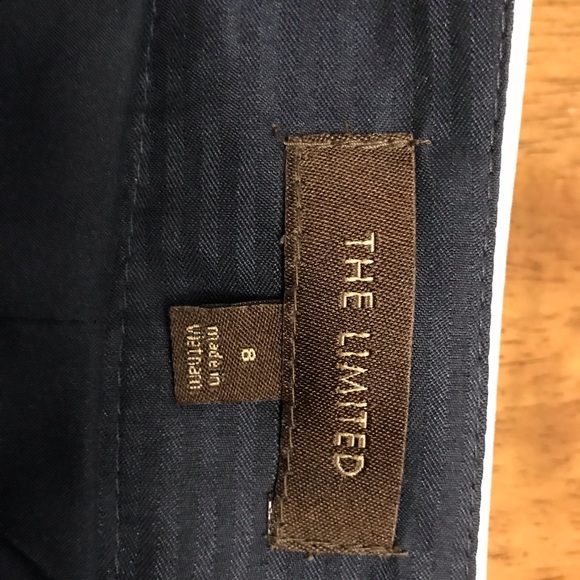 The Limited navy & white polka dot pencil skirt In size 8. - Picture 3 of 4